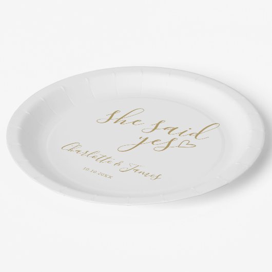 Sie sagte Ja Engagement Partei Gold Herz Pappteller (Schrägansicht)