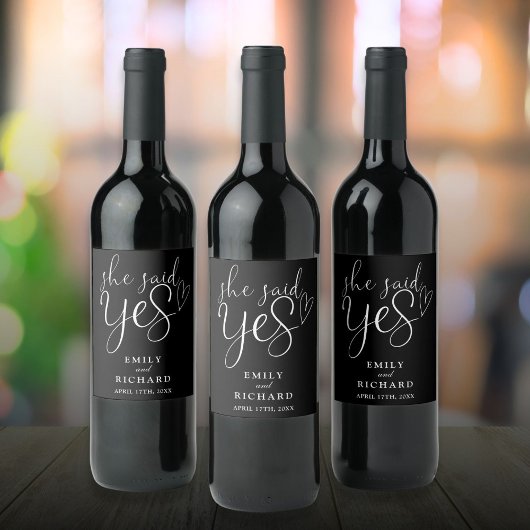 Sie sagte Ja Engagement Partei schwarz und weiß Weinetikett