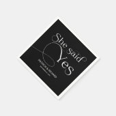 Sie sagte Ja Engagement Party Black Serviette (Ecke)
