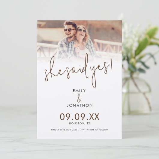 Sie sagte Ja Foto QR-Code Save The Date (Stehend Vorderseite)