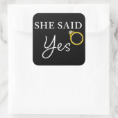 Sie sagte JA Funny Men's Verlobung Fiancée Zitat Quadratischer Aufkleber (Tasche)