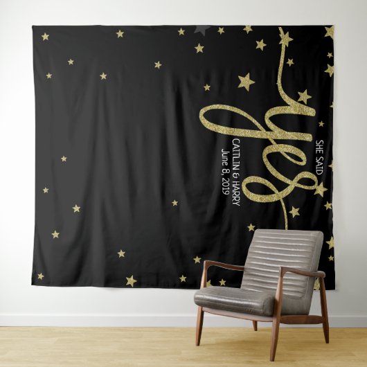 Sie sagte ja Hochzeit Foto Stand Hintergrund Banne Wandteppich (Beispiel (Horizontal))