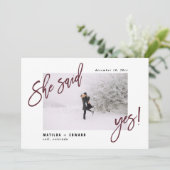 Sie sagte ja! Moderne Hochzeit des grafischen Foto Save The Date (Stehend Vorderseite)