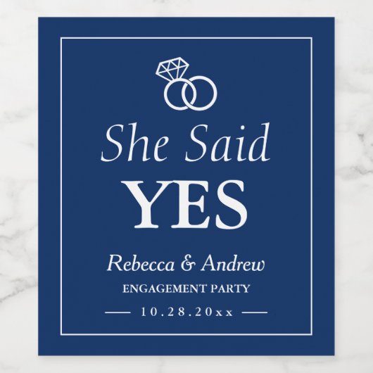 Sie sagte ja | Navy Ring Engagement Party Weinetikett (Einzelnes Label)