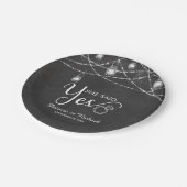 Sie sagte Ja Rustikale Chalk Engagement Party Pappteller (Schrägansicht)