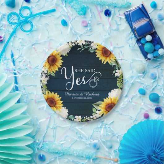 Sie sagte Ja Rustikale Sonnenblumen Engagement Par Pappteller (Party)