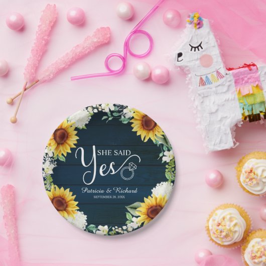 Sie sagte Ja Rustikale Sonnenblumen Engagement Par Pappteller (Party)