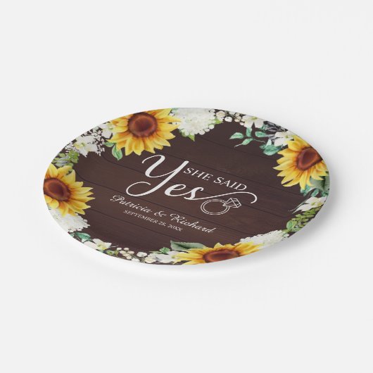 Sie sagte Ja Rustikale Sonnenblumen Engagement Par Pappteller (Schrägansicht)