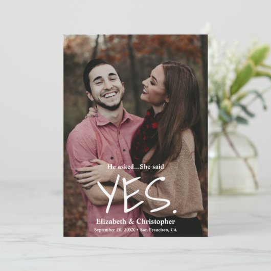 Sie sagte Ja Save the Date Foto (Stehend Vorderseite)