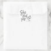 Sie sagte ja! | Skriptbuchstaben der Bereitstellun Quadratischer Aufkleber (Tasche)