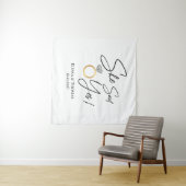 Sie sagte ja! Verlobtes Hochzeitsszenario Wandteppich (Beispiel (Horizontal))