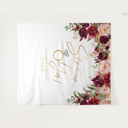 Sie sagte jaFloral Burgund Brautparty Hintergrund Wandteppich (Vorderseite (Horizontal))