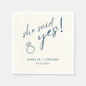 Sie sagte Yes Engagement Party Dusty Navy Serviette (Vorderseite)