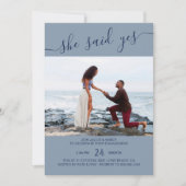 Sie sagte Yes Script Blue Foto Verlobung Einladung (Vorderseite)