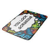 SIE SEHEN GORGEOUS Think Bubble Fun Comic Book Badematte (Schrägansicht)