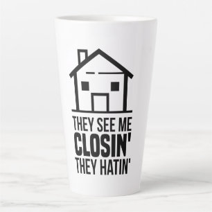 Sie sehen mich als Closing Immobilienmakler Milchtasse