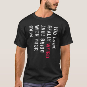 Sie sehen sehr seltsam aus, als sie das sarkastisc T-Shirt