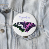Sie/sie Frack-Schmetterling ohne Binärflagge Button (Beispiel)