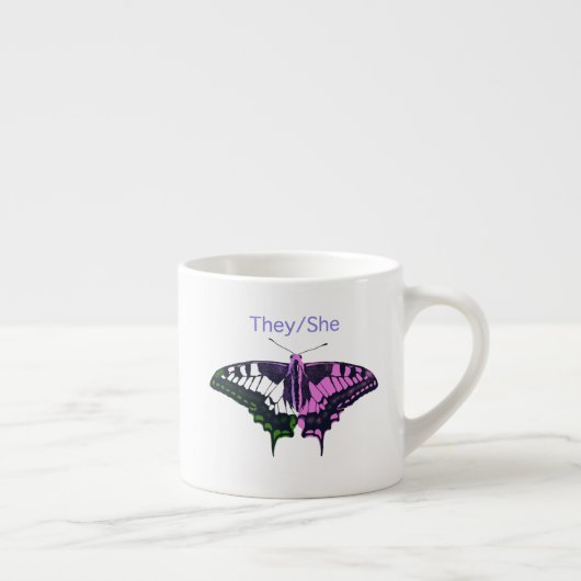 Sie/sie Frack-Schmetterling ohne Binärflagge Espressotasse (Rechts)