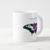Sie/sie Frack-Schmetterling ohne Binärflagge Jumbo-Tasse (Vorderseite Rechts)