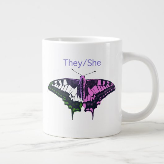 Sie/sie Frack-Schmetterling ohne Binärflagge Jumbo-Tasse (Rechts)