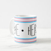 Sie/sie/ihre Pronouns Transgender Coffee Tasse (Vorderseite Links)