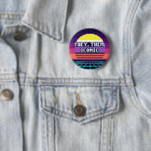 Sie, Sie, Ikonischer nichtbinärer Pride-Pixel-Butt Button (Beispiel)