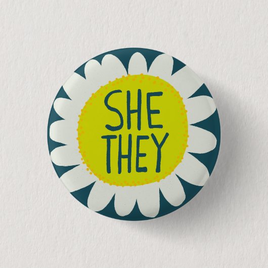SIE / SIE Pronouns Blume Pride Handschrift Button (Vorderseite)