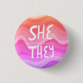 SIE/SIE Pronouns farbenfroher Handbrief Orange Pin Button (Vorderseite)