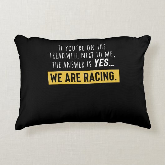 Sie sind auf dem Treadmill neben mir, wir fahren Dekokissen (Vorderseite)