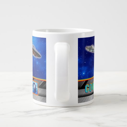 SIE SIND BEREITS HIER - KOMMEN MIT MIR Design-Koll Jumbo-Tasse (Rückseite)