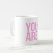 Sie sind genug rosa Typografie-Zitat Kaffeetasse (Vorderseite Links)