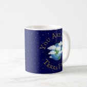 "Sie sind hier - Terra Firma" Humorischer Planet E Kaffeetasse (VorderseiteRechts)