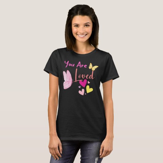 Sie sind LOVED, rosa Schmetterling HEARTS T - SHIR T-Shirt (Vorne ganz)
