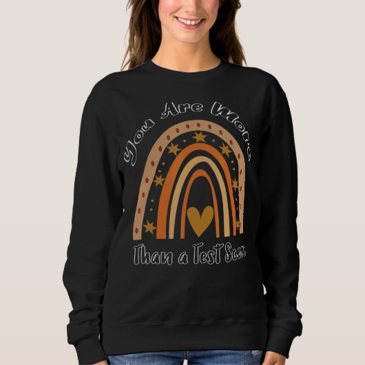 Sie sind mehr als ein Test-Score-Regenbogenlehrer Sweatshirt (Vorderseite)