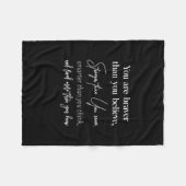 Sie sind mutig, als Sie stärker glauben als Sie Fleecedecke (Vorderseite (Horizontal))