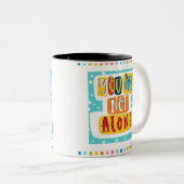 Sie sind nicht allein Achtsamkeit Zweifarbige Tasse (VorderseiteRechts)