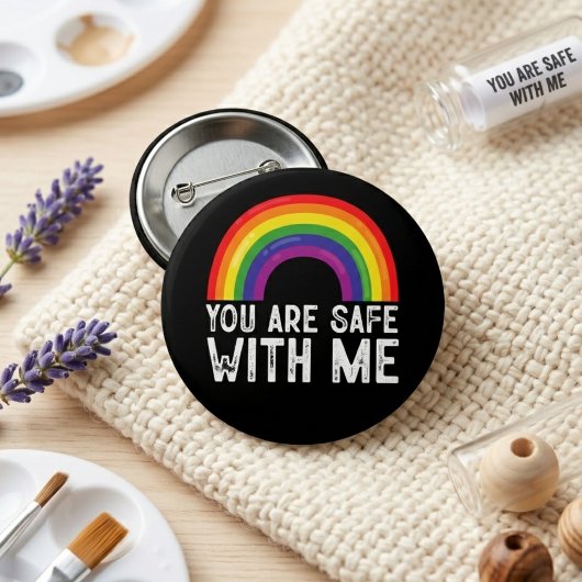 Sie sind sicher mit meinem LGBTQ-Stolz Monat Regen Button