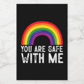 Sie sind sicher mit meinem LGBTQ-Stolz Monat Regen Weinetikett (Einzelnes Label)