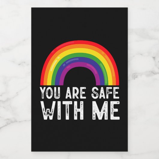 Sie sind sicher mit meinem LGBTQ-Stolz Monat Regen Weinetikett (Einzelnes Label)