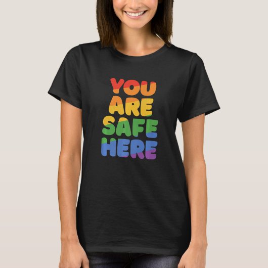 Sie sind sicher mit mir Rainbow Pride Lgbtq Gay Tr T-Shirt (Vorderseite)