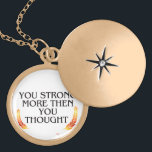 Sie sind stärker als Sie denken - elegantes Gold l Medaillon<br><div class="desc">Erleben Sie Ihren Raum mit dieser eleganten und inspirierend Wandkunst, die das goldene Zitat enthält: "Sie sind stärker als Sie denken." Ideal für Schlafzimmer, Büros, Studentenwohnheime oder als herzliches Geschenk, um einen Liebsten in einer schwierigen Zeit zu erziehen. Mit seinen goldfarbenen Tönen und seinem eleganten minimalistischen Design fügt es jedem...</div>