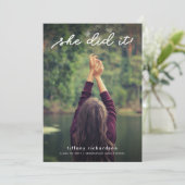 Sie tat es | Abschluss-Party einlädt mit Foto Einladung (Stehend Vorderseite)