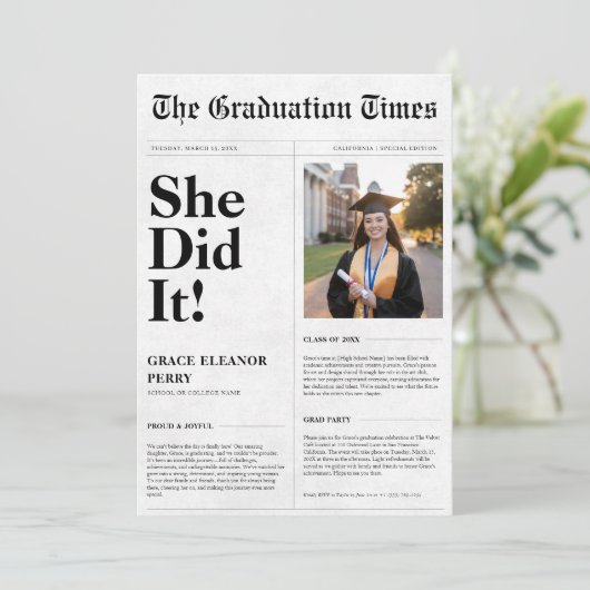 Sie tat es Budget Abschluss Newspaper Foto Einladung (Stehend Vorderseite)