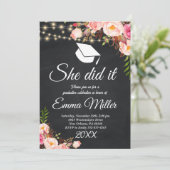 Sie tat es - Chalkboard-Abschluss Einladung (Stehend Vorderseite)