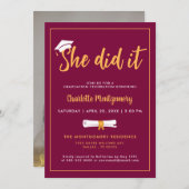 Sie tat es Grand Cap Burgundy Abschluss Foto Einladung (Vorne/Hinten)