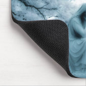 Sie träumt in Blau Mousepad (Ecke)