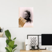 Sie träumt von einer anderen Zeit Poster (Heimbüro)