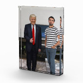 Sie treffen Präsident Donald Trump| Foto hinzufüge (Rechts)