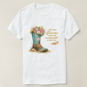 sie trug Blumen – Florale Cowboy-Stiefel-Strand  T-Shirt